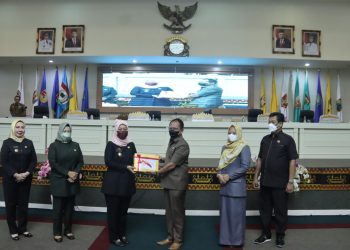 Wagub Chusnunia Chalim Sampaikan Raperda APBD Provinsi Lampung Tahun Anggaran 2023 pada Rapat Paripurna DPRD Provinsi Lampung