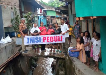 JMSI Peduli Kunjungi Warga Bantaran Kali Kupang Teba