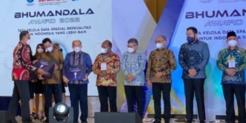 Pemerintah Provinsi Lampung Terima Penghargaan Bhumandala Award 2022 dari Badan Informasi Geospasial RI